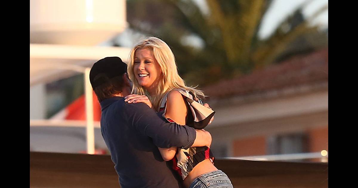 Tara Reid et son compagnon, sur un bateau à StTropez le 8 juillet 2012