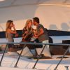 Tara Reid, son compagnon, leur ami Stephen Dorff et sa chérie, tous sur un bateau à St-Tropez le 8 juillet 2012