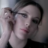 Liv Tyler dans le spot Noir Couture de Givenchy par Darren Aronofsky. Capture d'écran