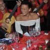 Cernée par les guitares et ravie, la princesse Stéphanie de Monaco a placé le gala estival annuel de Fight Aids Monaco sous le signe des rythmes flamenco, lundi 9 juillet 2012 au Sporting d'été de Monte-Carlo. Chico and the Gypsies ont rythmé la soirée.