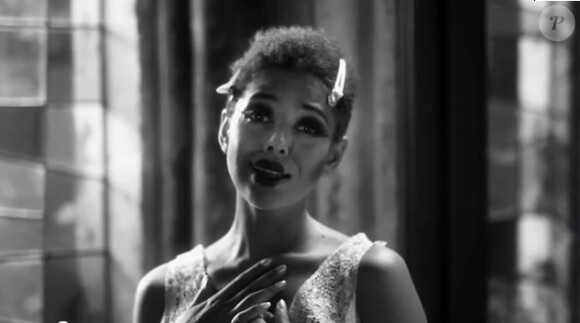 Mariama dans le clip de Change with the Seasons, extrait de l'album The Easy Way Out, à paraître le 3 septembre 2012.