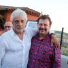 Henri-Jean Servat et Daniel Angeli au vernissage de son exposition Icônes au Byblos à Saint-Tropez, le 7 juillet 2012.