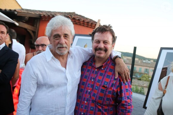 Henri-Jean Servat et Daniel Angeli au vernissage de son exposition Icônes au Byblos à Saint-Tropez, le 7 juillet 2012.