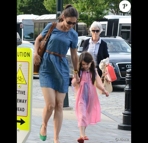 Katie Holmes et Suri Cruise, accompagnée de sa grand-mère, à New York le 10 juillet 2012