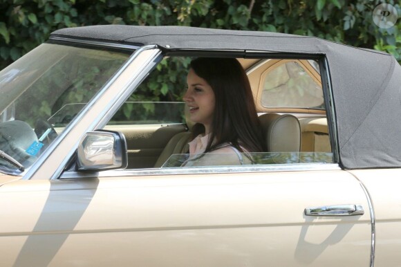 Lana Del Rey devant le Chateau Marmont à Los Angeles, le 11 juillet 2012.
