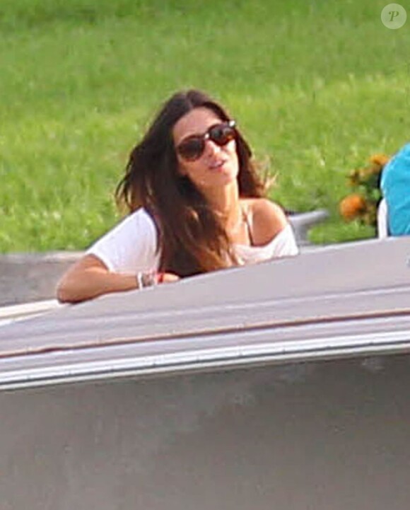 Sara Carbonero cheveux aux vents et en bateau le 11 juillet 2012 à Miami