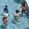 Jessica Alba, en vacances en Italie avec ses filles Honor et Haven, a profité de la piscine de son hôtel. Le 11 juillet 2012