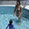 Jessica Alba, en vacances en Italie avec ses filles Honor et Haven, a profité de la baignade à son hôtel. Le 11 juillet 2012