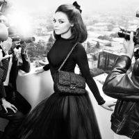 Mila Kunis divine star sixties pour Dior