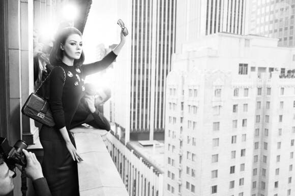 Mila Kunis, star rétro, photographiée par Mario Sorrenti pour la nouvelle campagne Dior