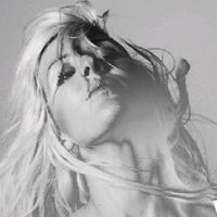 Ellie Goulding : Hanging On, son sublime virage, vertigineux, avec Tinie Tempah