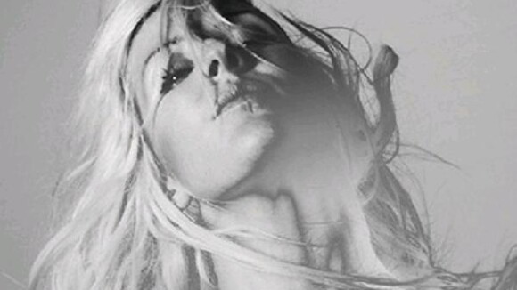 Ellie Goulding : Hanging On, son sublime virage, vertigineux, avec Tinie Tempah