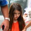 Suri Cruise et une de ses amies sortent du musée à New York, le 14 juillet 2012