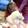 Katie Holmes et la petite Suri à New York, le 14 juillet 2012 - Suri avait bien sûr emporté avec elle sa couverture et sa peluche