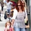 Alyson Hannigan et sa fille Satyana font du shopping à Los Angeles, le samedi 14 juillet 2012.