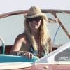Elle Macpherson profite du soleil d'Ibiza, lors de ses vacances avec ses fils le 14 juillet 2012