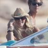 Elle Macpherson profite du soleil d'Ibiza, lors de ses vacances avec ses fils le 14 juillet 2012