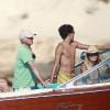 Elle Macpherson profite du soleil d'Ibiza, lors de ses vacances avec ses fils le 14 juillet 2012