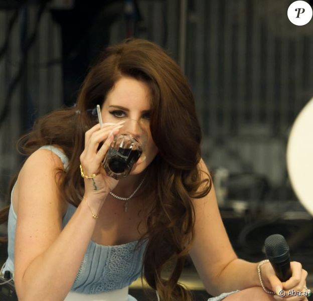 Lana Del Rey sur la scène du Melt! Festival, au sud de Berlin, le 15 juillet 2012.