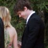 Emma Roberts est de nouveau amoureuse ! Elle  assiste au mariage d'Emily Current à Santa Barbara le 14 juillet 2012 au bras d"un mystérieux inconnu qu'elle ne quitte plus.