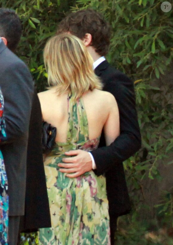 Emma Roberts et son nouvel amoureux assistent à un mariage à Santa Barbara le 14 juillet 2012