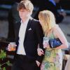 Emma Roberts assiste au mariage d'Emily Current à Santa Barbara le 14 juillet 2012 au bras d"un mystérieux inconnu qu'elle ne quitte plus.
