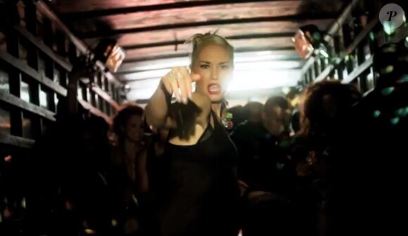 Image extraite du clip Settle Down de No Doubt, juillet 2012.