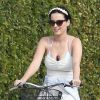 Katy Perry se promène en vélo avec ses amis à Venice Beach, Californie, le 4 juillet 2012.