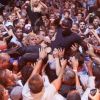 Akon s'offre un bain de foule au Gotha Club à Cannes. Le 14 juillet 2012.