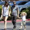Pete Wentz, sa compagne Meagan Camper et son fils Bronx apprécient une petite journée en famille à Los Angeles le 17 juillet 2012