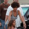 Hally Berry et la petite Nahla sur le tournage de The Hive, à Los Angeles, le 19 juillet 2012.