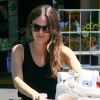 Rachel Bilson sort d'un magasin après avoir fait quelques courses, à Glendale, le jeudi 19 juillet 2012.