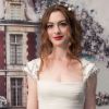 Anne Hathaway, sublime en Valentino lors du White Fairy Tale Love Ball près de Paris en juillet 2011.