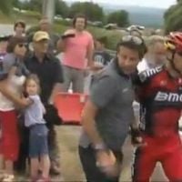 Tour de France : Philippe Gilbert et le peloton victimes d'un chien fou !