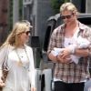 Chris Hemsworth, Elsa Pataky et leur fille India à Santa Monica. Le 22 juillet 2012.