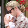 Chris Hemsworth attentionné avec sa fille India, blottie contre lui. Santa Monica, le 22 juillet 2012.