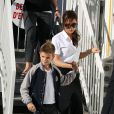 Victoria Beckham dans les rues de Paris avec son fils Roméo le 23 juillet 2012