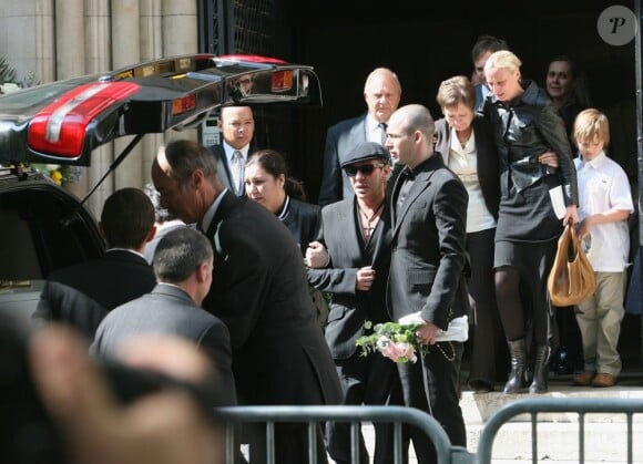 John Galliano lors des obsèques de son ami Steven Robinson, à Paris, avril 2007.