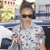 Jessica Alba, stylée dans un ensemble Carolina Herrera, est de retour à son hôtel, le Trump Soho, après s'être rendue sur le plateau de l'émission The View. New York, le 25 juillet 2012.