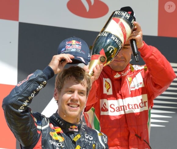 Sebastian Vettel le 22 juillet 2012 sur la 2e marche du podium à Hockenheim après le Grand Prix d'Allemagne... avant d'être rétrogradé en 5e position.