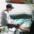 Amber Rose passe l'après-midi au bord de la piscine de son hôtel à Hollywood, Los Angeles, le 26 juillet 2012