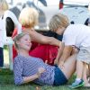 Julie Bowen profite de ses adorables garçons sous le soleil de Los Angeles le 29 juillet 2012