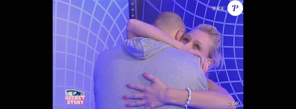 Virginie, effondrée suite au départ de Kevin (quotidienne  Secret Story 6  du lundi 30 juillet 2012).