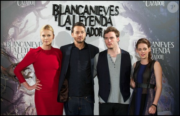 Charlize Theron, Rupert Sanders, Sam Claflin et Kristen Stewart, en mai 2012 à Los Angeles.