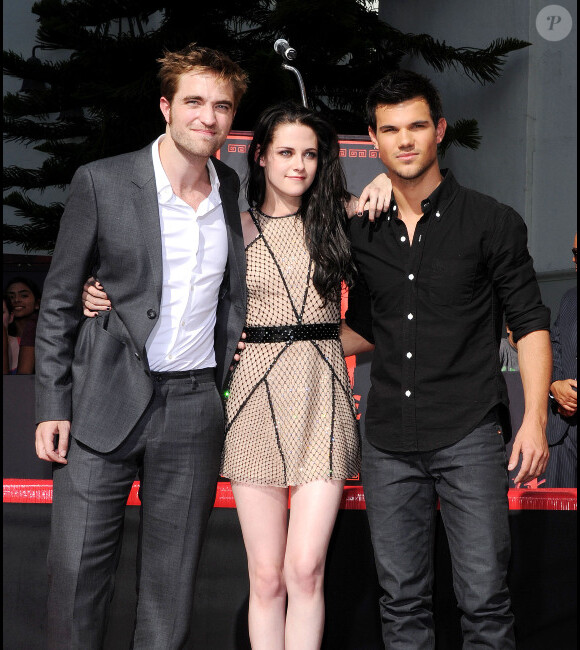 Kristen Stewart, Robert Pattinson et Taylor Lautner en novembre 2011 à Los Angeles.