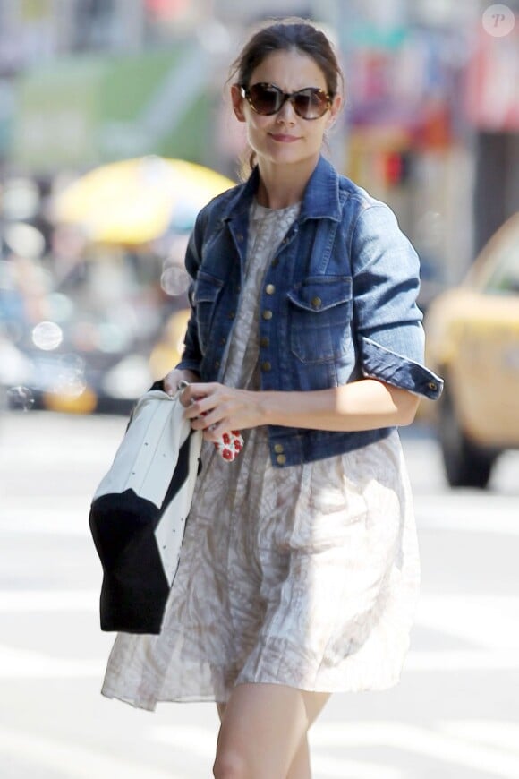 Katie Holmes profite de sa solitude dans les rues de New York le 4 août 2012