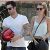 Adam Levine et sa petite amie Behati Prinsloo quittent le Mustard Cafe et s'apprêtent à grimper à moto. Los Angeles, le 7 août 2012.