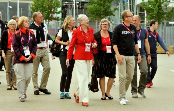 La reine Margrethe II de Danemark en visite au village olympique à Londres le 8 août 2012.