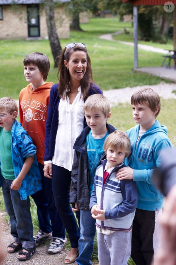 La princesse Marie de Danemark à Helsingor le 8 août 2012 pour les vacances d'été organisées par l'Association nationale de l'autisme, dont elle est la marraine.