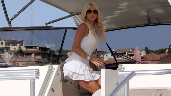 Victoria Silvstedt : La sirène dévoile ses gambettes de rêve sur son yacht